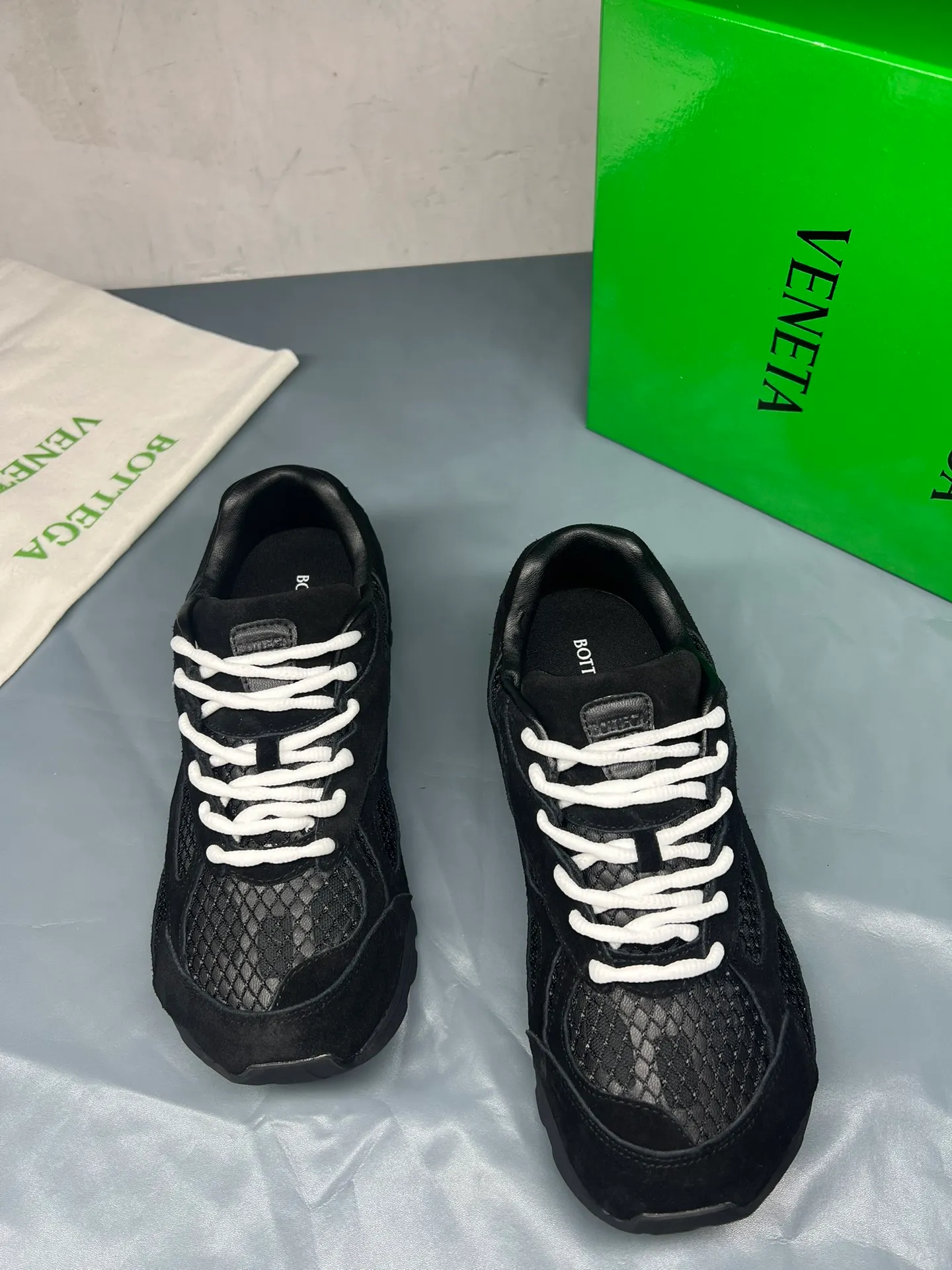 👟👟Ex-factory price 600👟👟 Men's size +10 Real photos 🔥🔥BV Orbit sneakers Wang Yibo's same style couple's dad shoes Runner sneakers, made of lightweight technical mesh fabric. Matched with geometric pattern designed rubber outsole, Wang Zha series high version. Look for the package technology. It is actually a lot taller, but the legs are still slim. Very nice, playable and durable. Matched to the standard💯 Package shoe technology. Look for the high version. The outsole is made of color-blocked TPU outsole. Women's model 35 36 37 38 39 40 41 42 (40 41 42 43 44 45 customized) (Customer logo can be accepted without refund or exchange at a favorable price) Equipped with original packaging